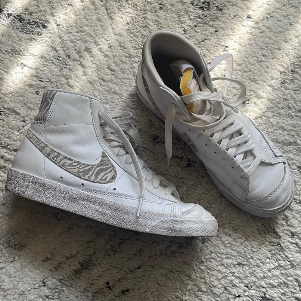 Women’s Nime Blazer Mid 77 SE zebra